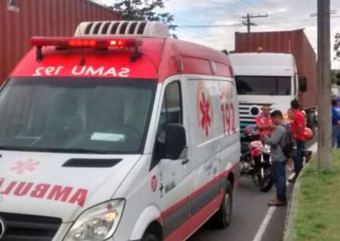 Em Manaus, mulher é atropelada por carreta enquanto tentava atravessar avenida