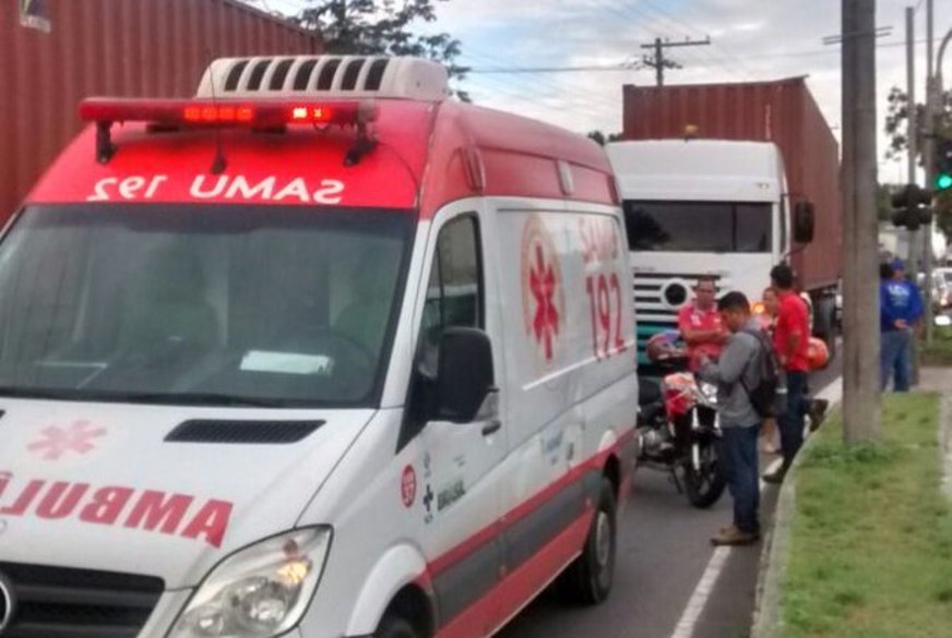 Em Manaus, mulher é atropelada por carreta enquanto tentava atravessar avenida
