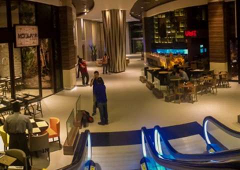  DJ Melody agita galeria Cristal nesta quinta 