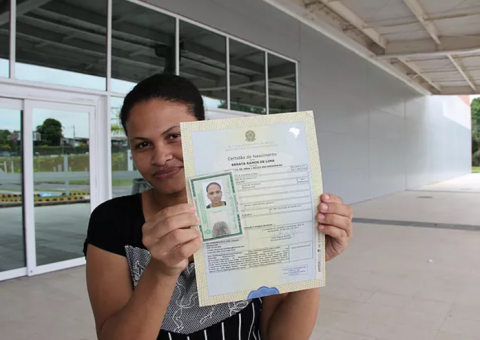  Mulher conquista direito de incluir sobrenome fictício em registro de nascimento