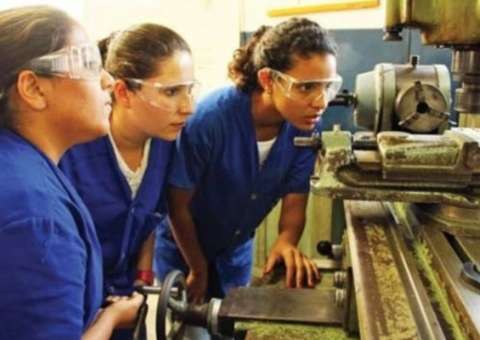 Mulheres receberam 23,6% menos que os homens em 2015, aponta IBGE