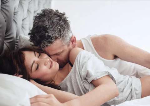 5 posições para experimentar caso ele tenha pênis curvado