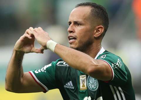 Filho de 3 anos de jogador do Palmeiras se afoga ao cair na piscina de casa