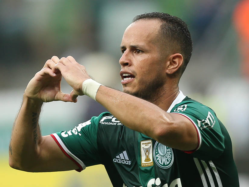 Filho de 3 anos de jogador do Palmeiras se afoga ao cair na piscina de casa