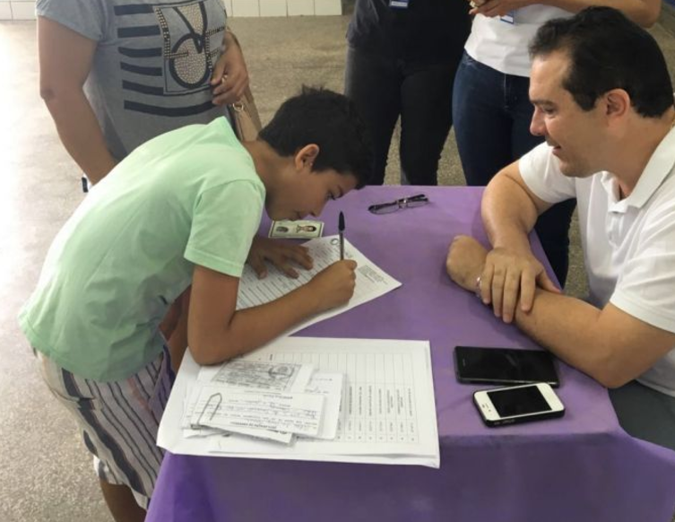 Ação promove emissão de documentos e serviços gratuitos de saúde em Manaus