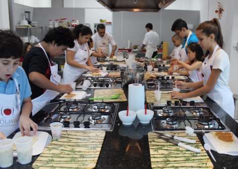 Alquimia tem colônia de férias com curso de culinária para crianças