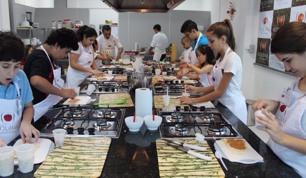 Alquimia tem colônia de férias com curso de culinária para crianças