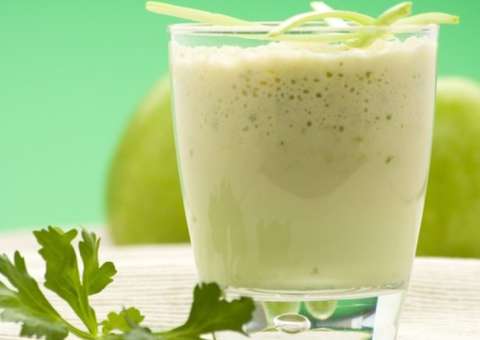 Suco de Gengibre e Salsão ajuda eliminar cristais de ácido úrico 