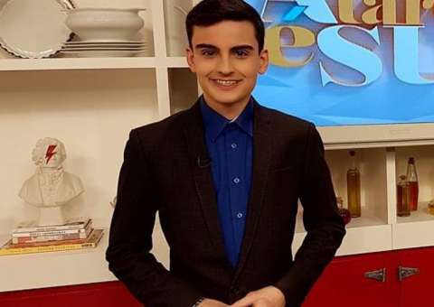 Após polêmicas, Dudu Camargo revela ser evangélico 