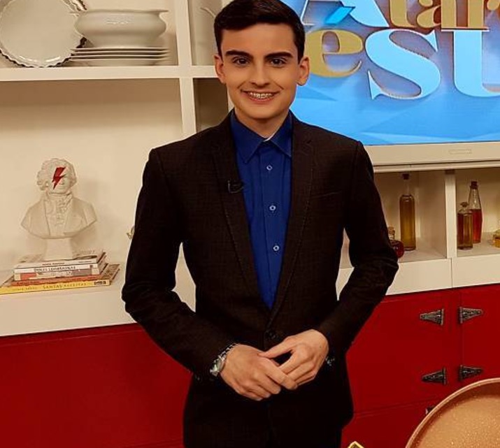 Após polêmicas, Dudu Camargo revela ser evangélico 