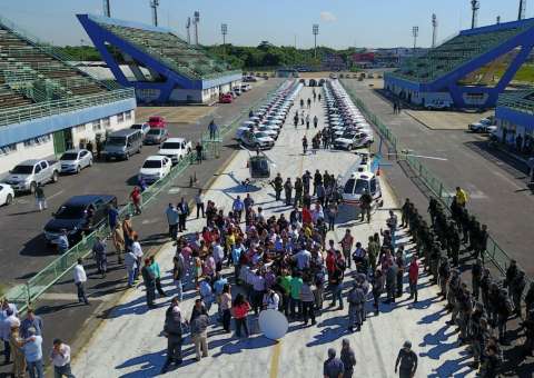 David Almeida entrega 50 novas viaturas e 2 helicópteros a Polícia Militar do Amazonas
