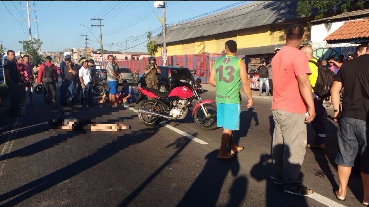 Atropelamento deixa três pessoas feridas em avenida de Manaus