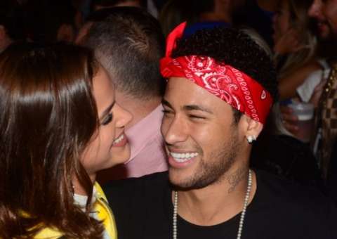 Neymar e Bruna Marquezine voltam a se falar e craque começa saga de reconquistar atriz