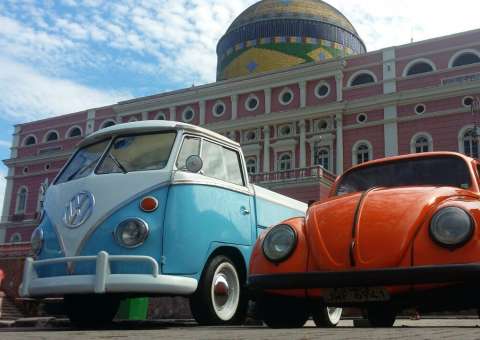 Avenida Eduardo Ribeiro recebe 3º Encontro de Fuscas e Carros Antigos em Manaus
