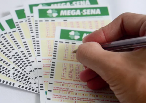 Mega-Sena: 63 apostadores acertam quina e faturam R$ 40 mil