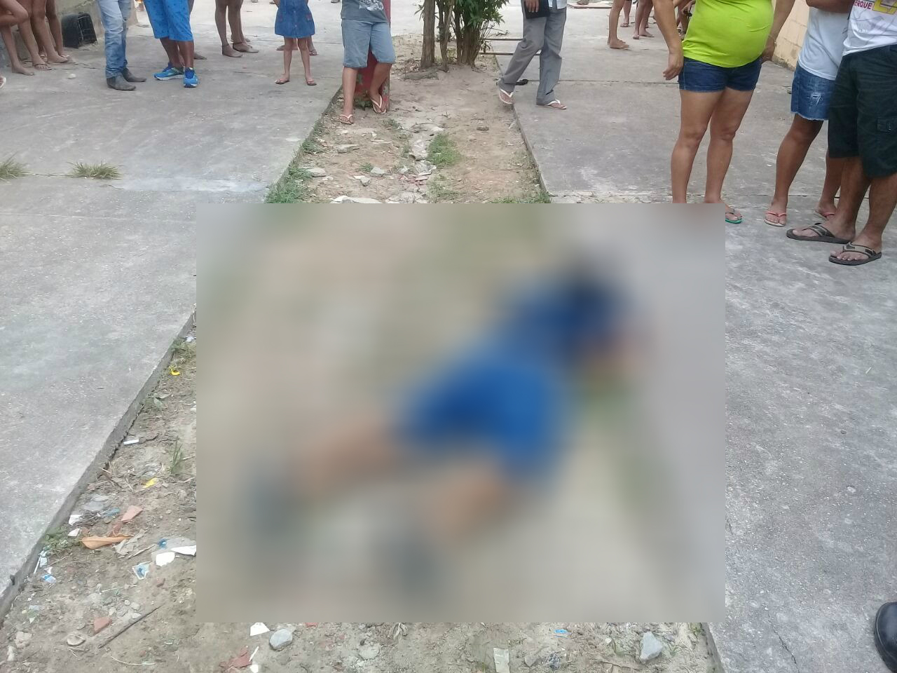 Homem é encontrado morto em calçada de avenida em Manaus 