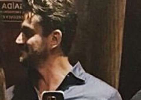 Ex-BBB Marcos publica primeira foto ao lado de nova namorada