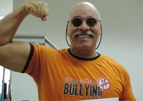  Veterano de 'Escolinha do Professor Raimundo' critica versão nova de programa: 'traíras!'