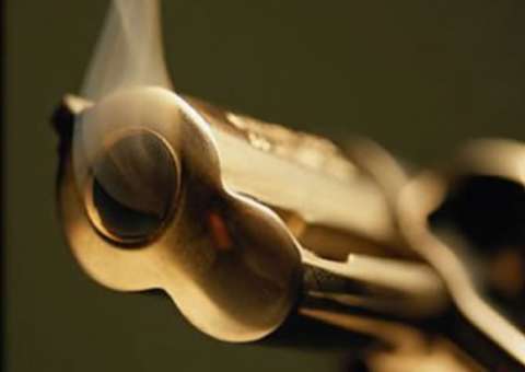 Homem é assassinado com vários tiros após ser abordado por carro misterioso em Manaus