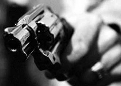 Trabalhando, mãe vê filha sendo assassinada a tiros em Manaus