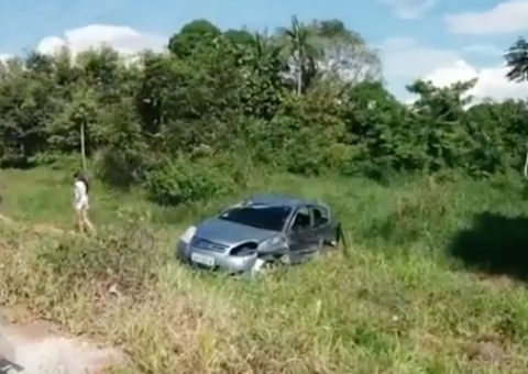 9 pessoas ficam feridas após veículos capotarem na AM-070