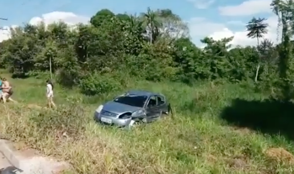 9 pessoas ficam feridas após veículos capotarem na AM-070