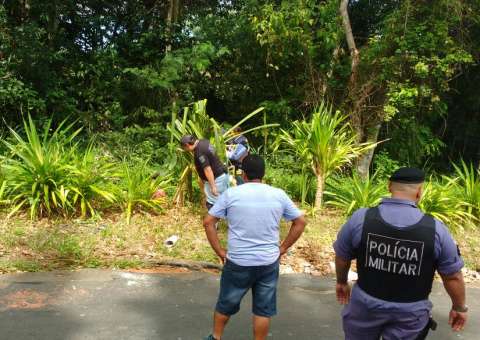 Com tiro no olho, corpo de taxista é encontrado em conjunto de Manaus