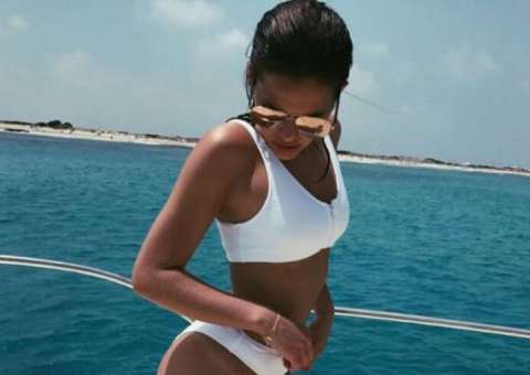 Em Ibiza, Bruna Marquezine empina o bumbum ao dançar “Paradinha” e Neymar curte vídeo