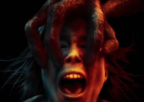 Terror que mistura Bruxa de Blair e Sinais ganha trailer aterrorizante