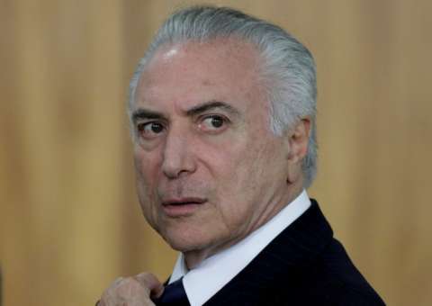 Relator da CCJ vota contra Temer e pede que denúncia seja aceita
