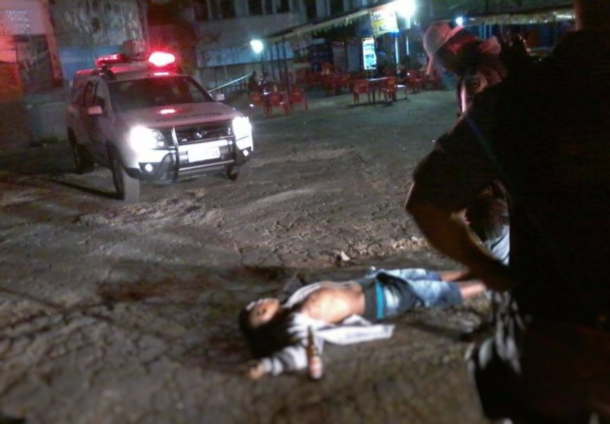 Em Manaus, dupla persegue e mata homem a tiros próximo ao Terminal da Matriz