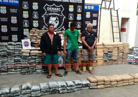 Polícia apreende 1 tonelada de drogas em porão de barco no Amazonas