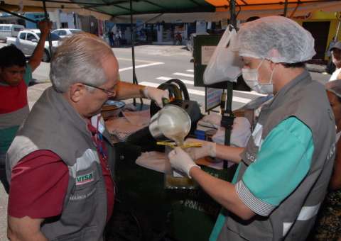 Vigilância Sanitária fiscaliza qualidade do caldo de cana nas feiras de Manaus 