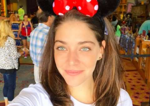 Luma Costa posta foto de infância e impressiona por semelhança com o filho