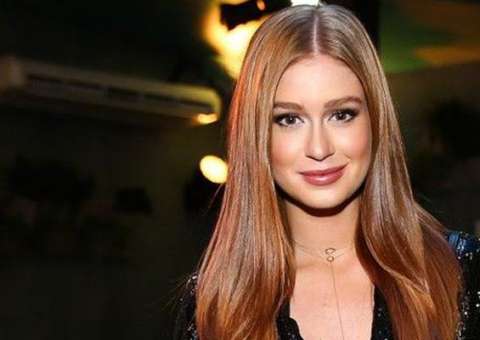 Após viagem pela Europa, Marina Ruy Barbosa aparece com look decotado em desfile