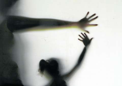 Mãe e padrasto são presos suspeitos de matar criança de 3 anos espancada