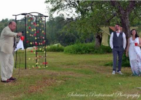 Pai de noiva é atingido por raio em festa de casamento: 'Foi incrível' 