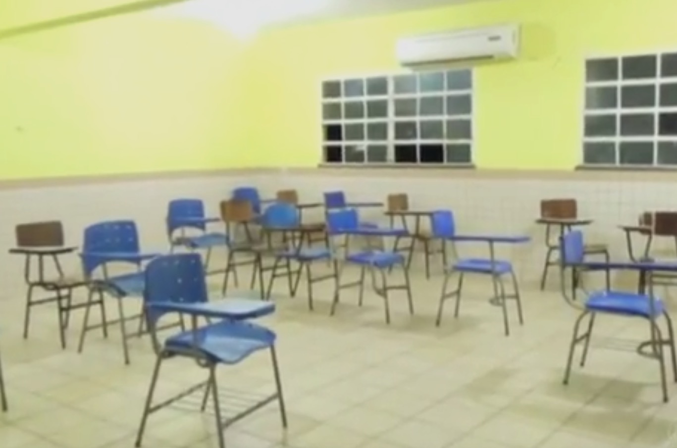 No Amazonas, dois homens armados invadem escola e assaltam alunos