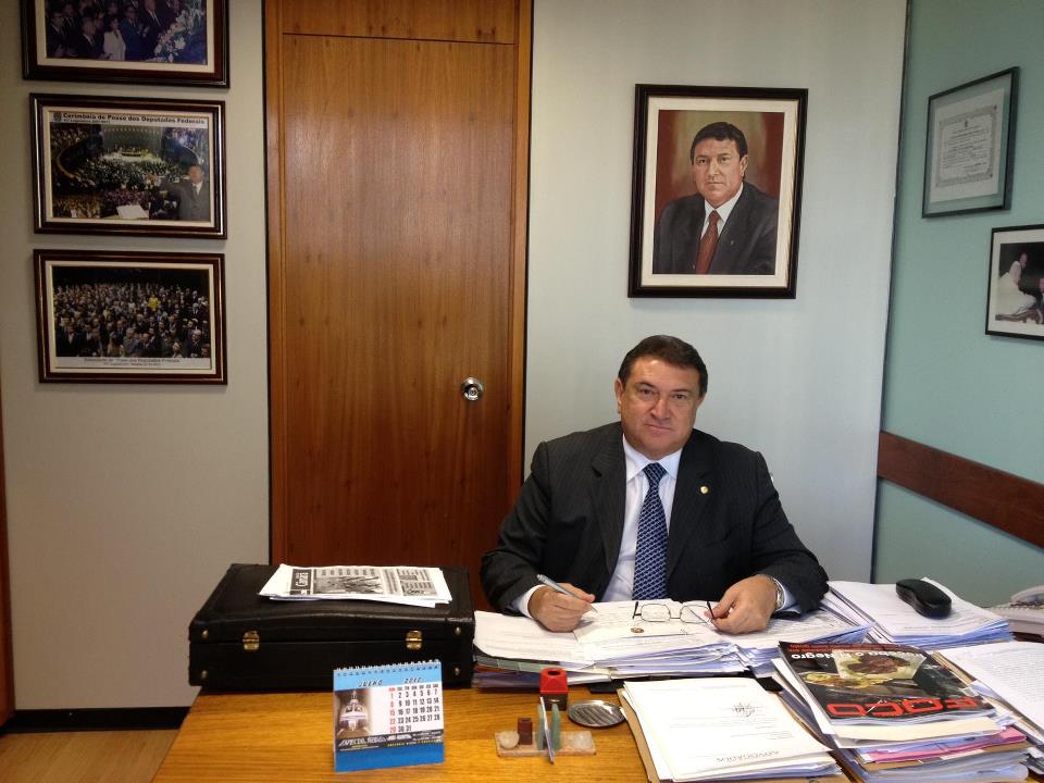 Átila Lins anuncia R$ 150 milhões para infraestrutura urbana e viário no Amazonas