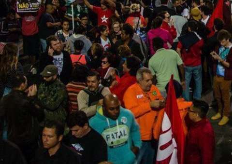 Manifestantes pró e contra Lula protestam na Avenida Paulista