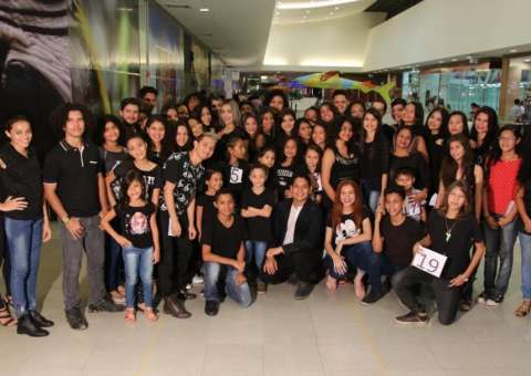 ‘Academia de Modelos’ faz última seletiva para bolsistas