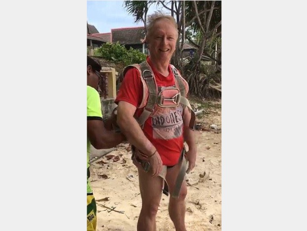 Turista morre após se desprender de parapente. Veja vídeo 