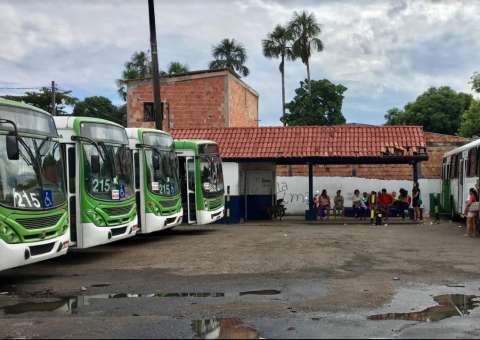 Cerca de 20 mil pessoas são prejudicadas com paralisação de ônibus em Manaus