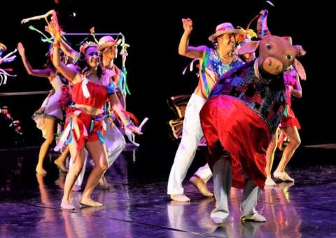 Orquestra de Violões e Balé Folclórico apresentam Amazonas em Cena
