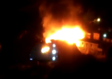 Casas são atingidas por incêndio de grandes proporções em Manaus