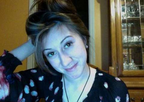 Professora que filmou 'encontro íntimo' com aluno menor tenta fugir do país e o pior acontece