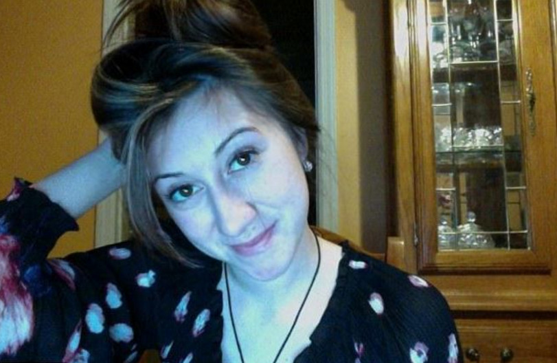 Professora que filmou 'encontro íntimo' com aluno menor tenta fugir do país e o pior acontece