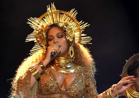 Beyoncé finalmente exibe primeira imagem dos gêmeos e celebra 