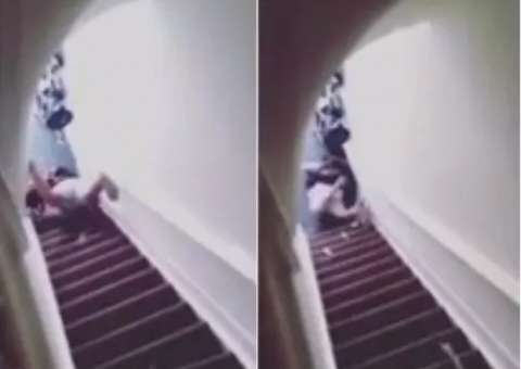 Mulher se atrasa para deixar apartamento e é empurrada escada abaixo. Vídeo 