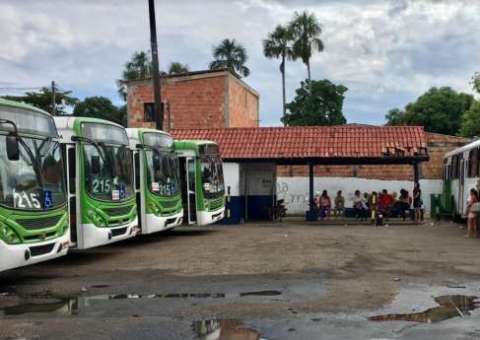 Mais de 3 mil pessoas são prejudicadas com nova paralisação de ônibus em Manaus